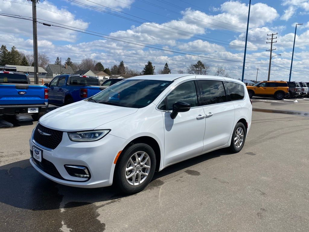 Bright White Clearcoat 2024 Chrysler Pacifica Touring L FWD Minivan Front-Wheel Drive 9-Speed Automatic