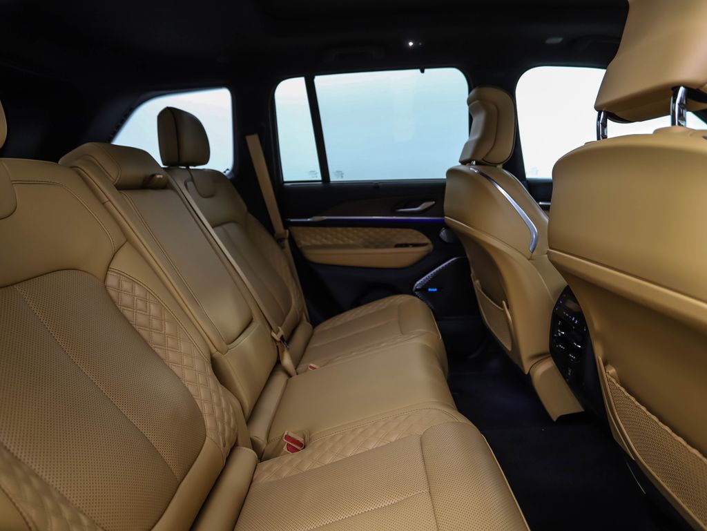 Thumbnail: 2022 Jeep Grand Cherokee - 26