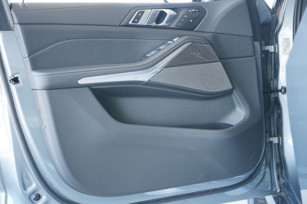 Thumbnail: 2025 BMW X7 - 10
