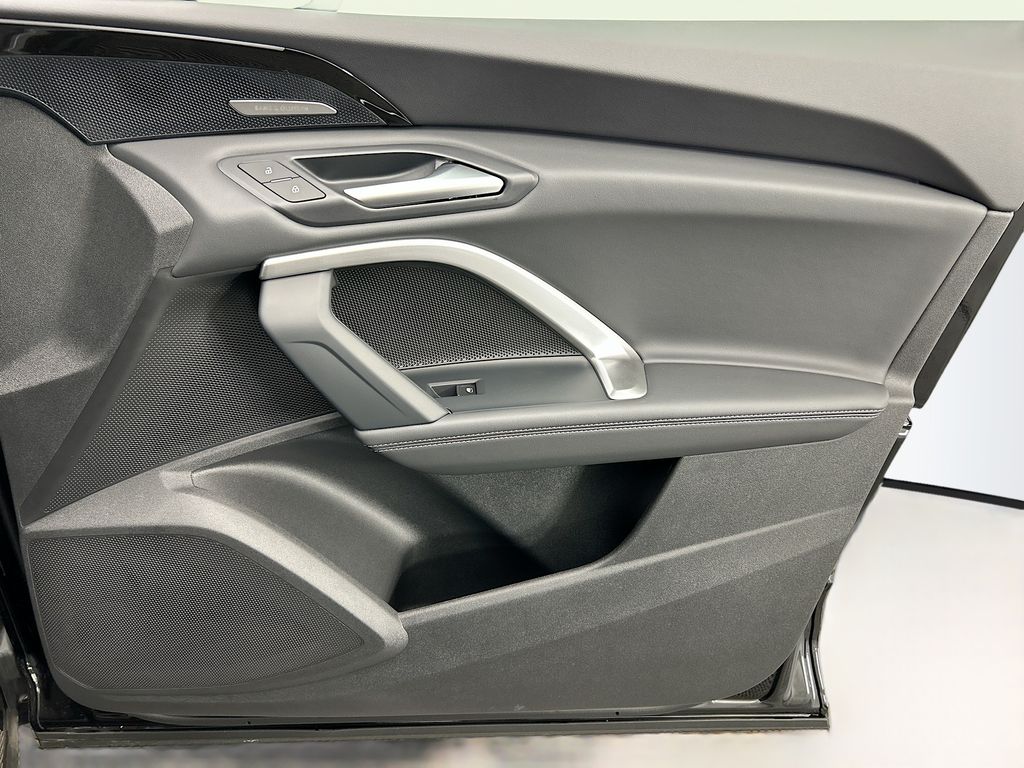 Thumbnail: 2025 Audi Q5 - 24