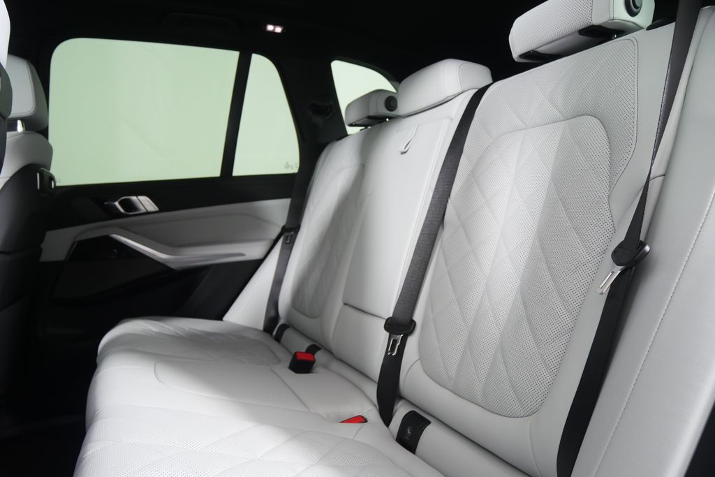 Thumbnail: 2026 BMW X5 - 16