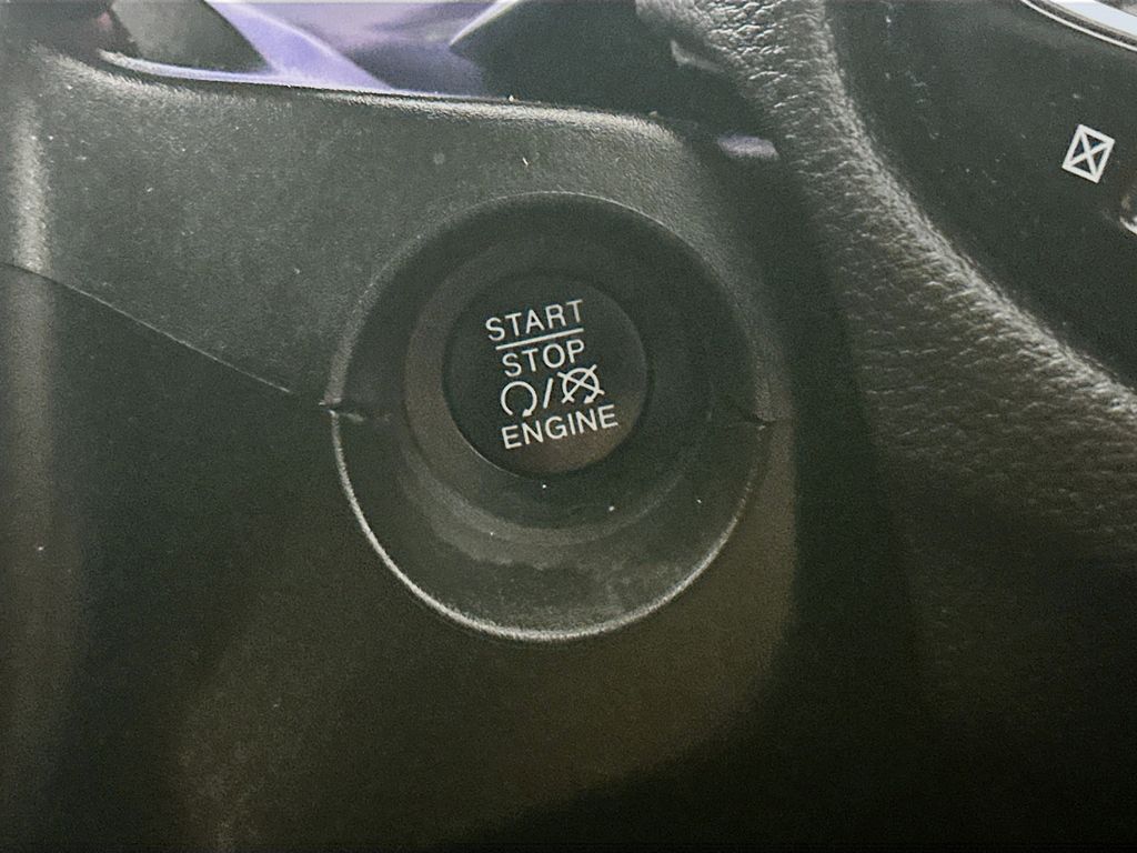 Used 2018 Gray Jeep Limited image 27