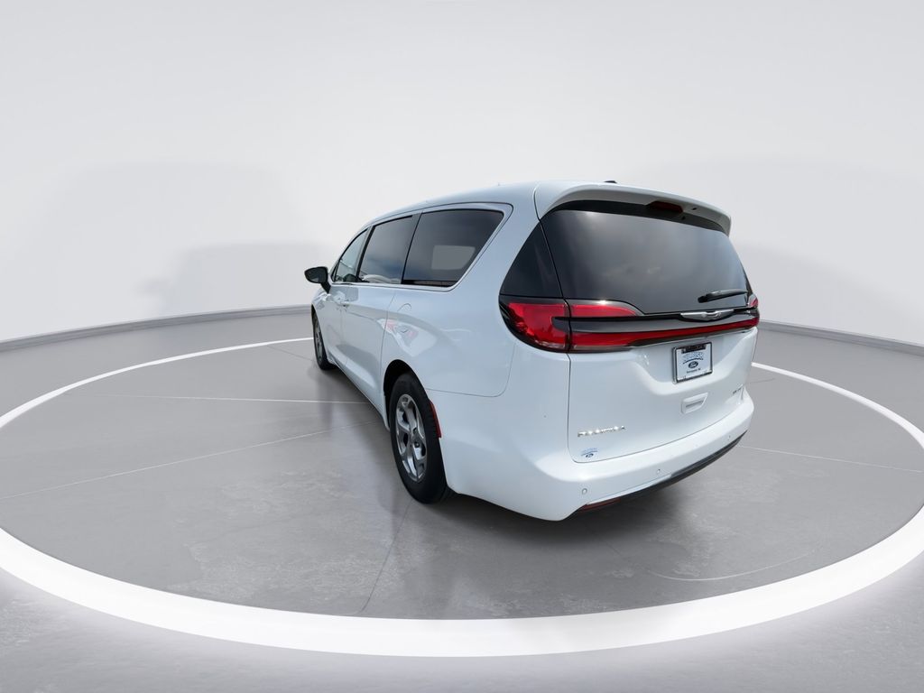 Used 2024 White Chrysler Limited image 6