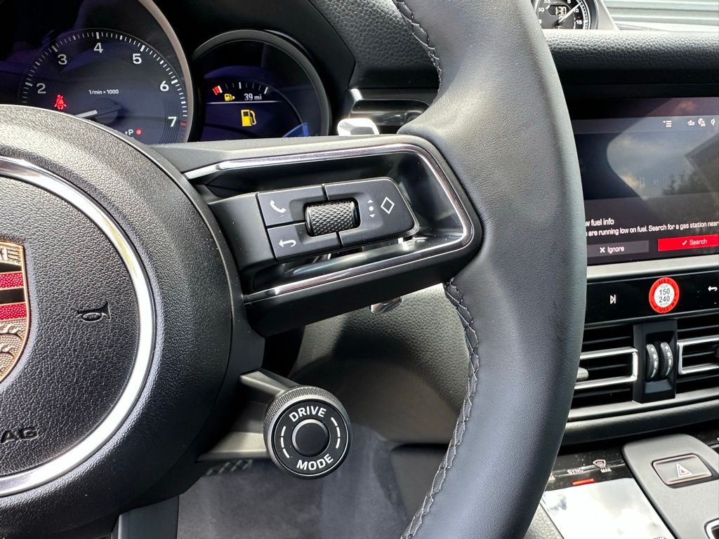Thumbnail: 2025 Porsche Macan - 20