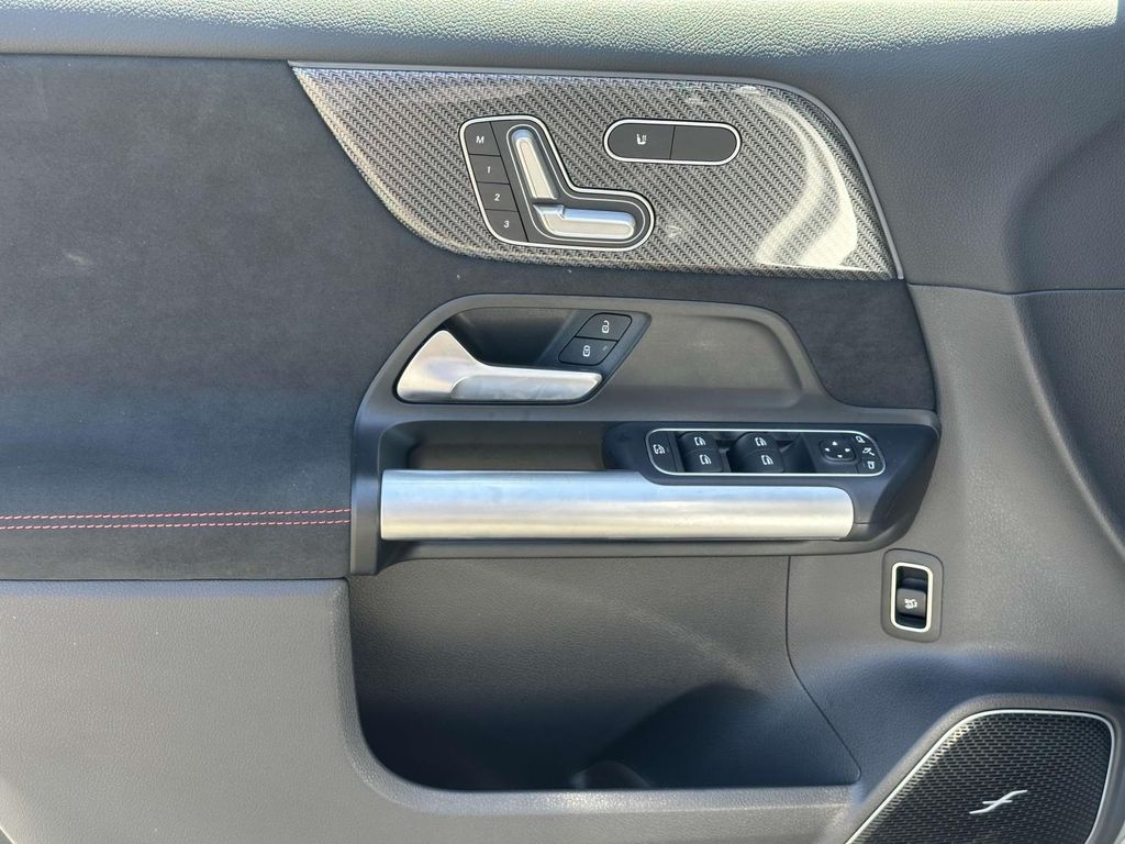 2025 Mercedes-Benz GLA 250 4MATIC 19