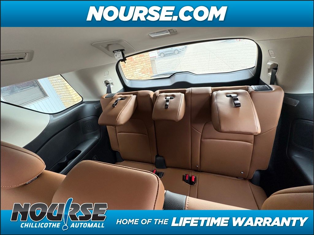 2025 Nissan Pathfinder Platinum photo