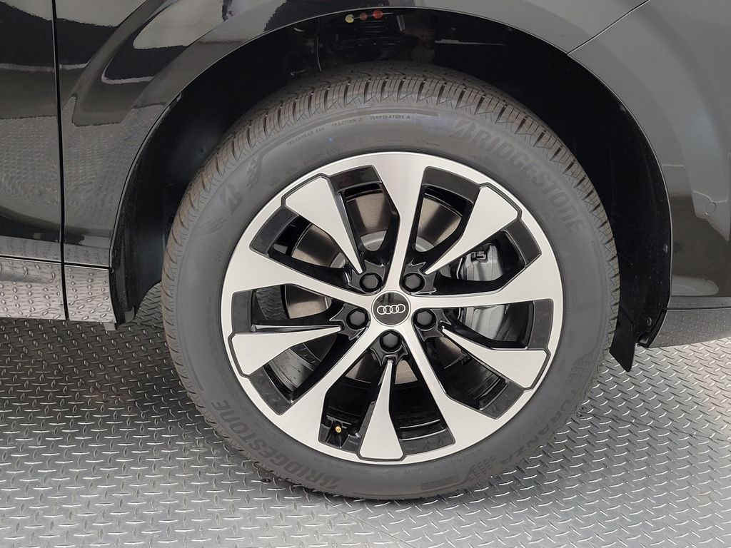 Thumbnail: 2026 Audi Q3 - 13