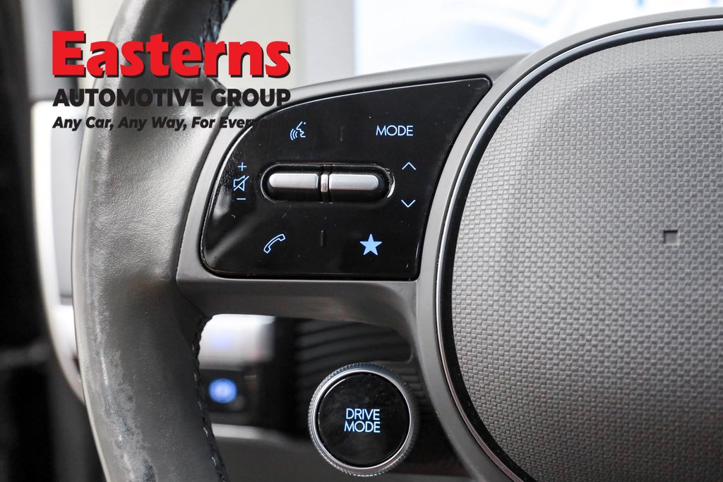 Used 2023 Black Hyundai SEL image 15