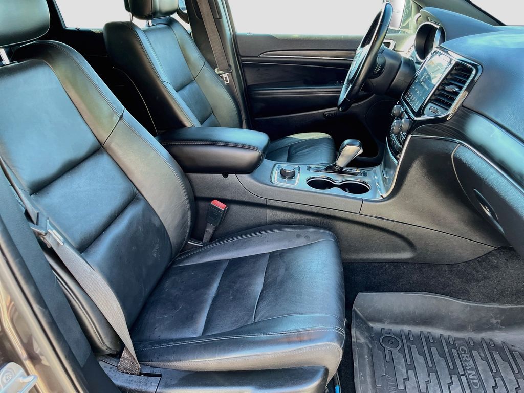 Used 2021 Gray Jeep Limited image 29