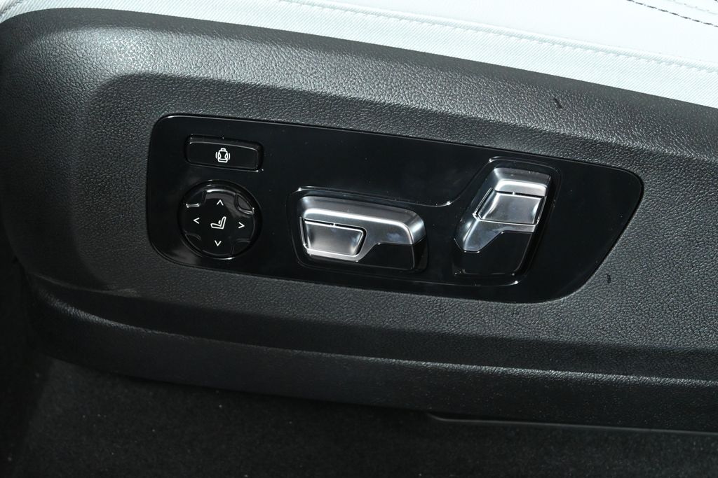 Thumbnail: 2026 BMW X5 - 26
