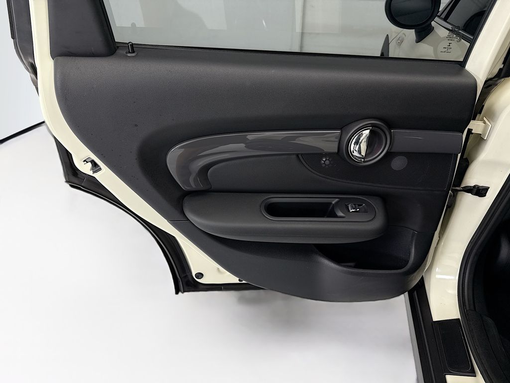 Thumbnail: 2019 MINI Cooper Clubman - 24
