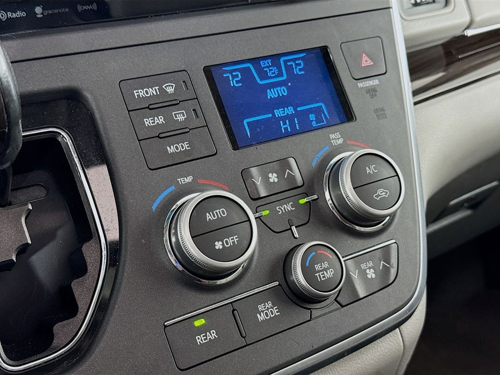 Thumbnail: 2017 Toyota Sienna - 16
