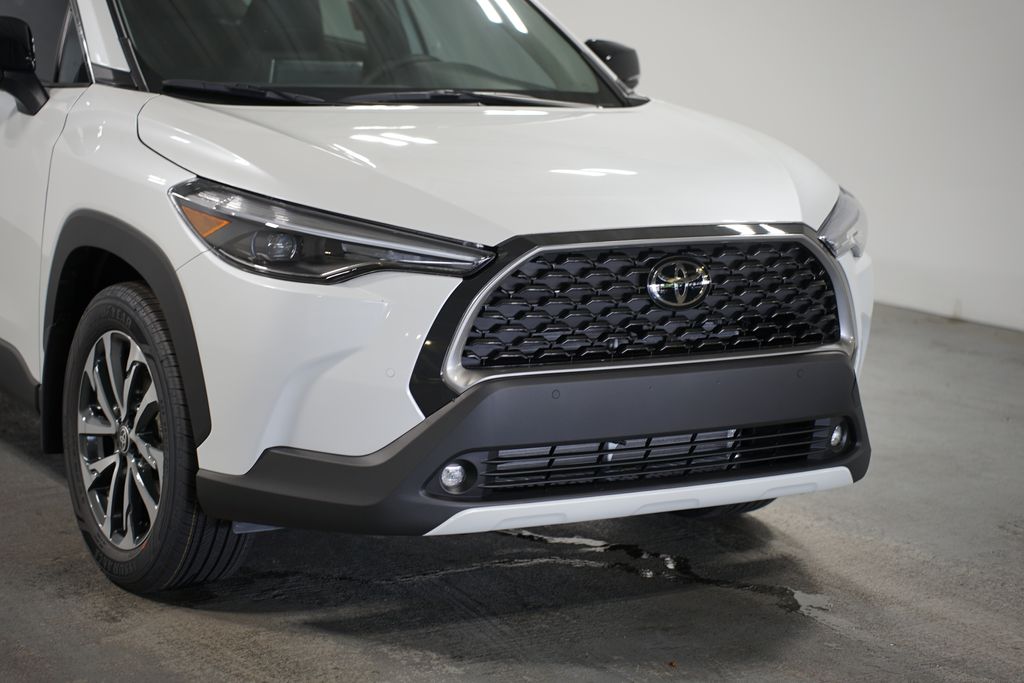 2025 Toyota Corolla Cross XLE 4