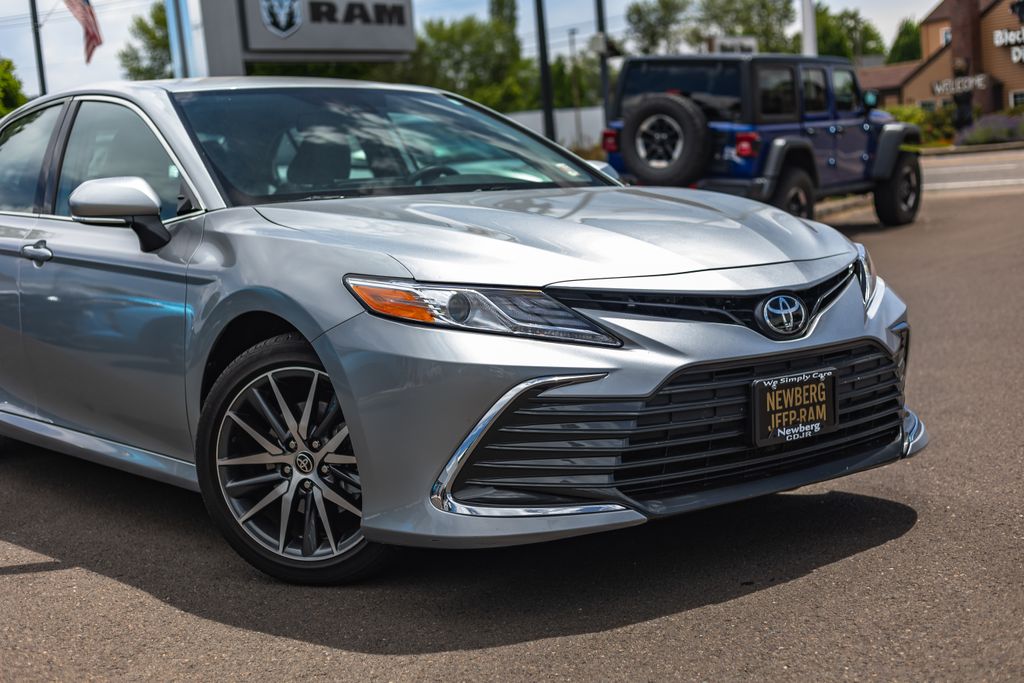 2022 Toyota Camry XLE thumbnail 3