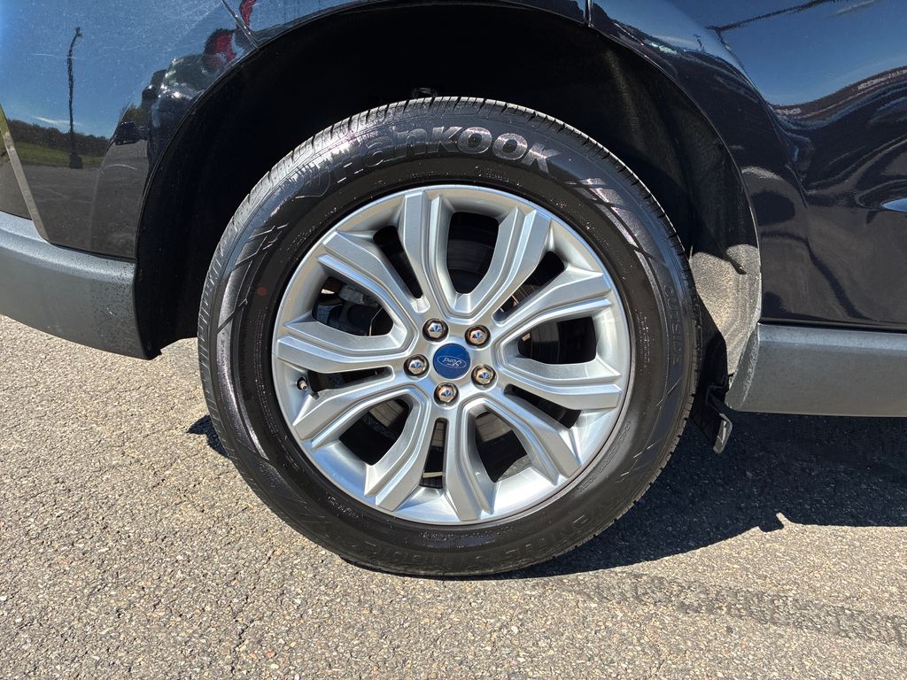 2022 Ford Edge Titanium - 8