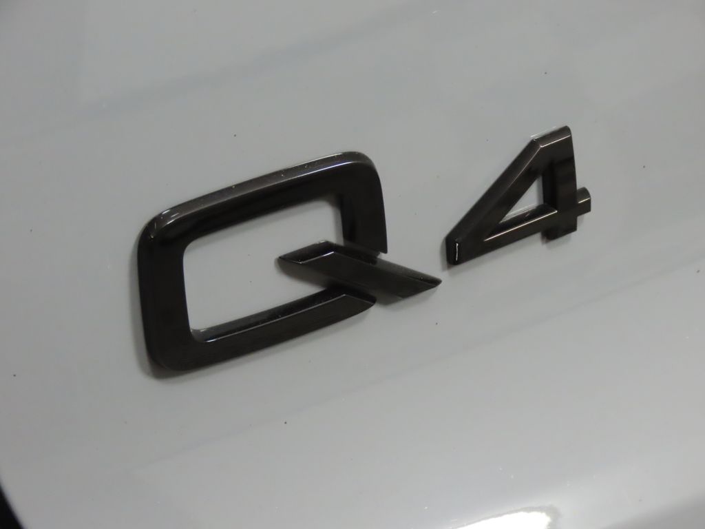 Thumbnail: 2023 Audi Q4 e-tron - 9