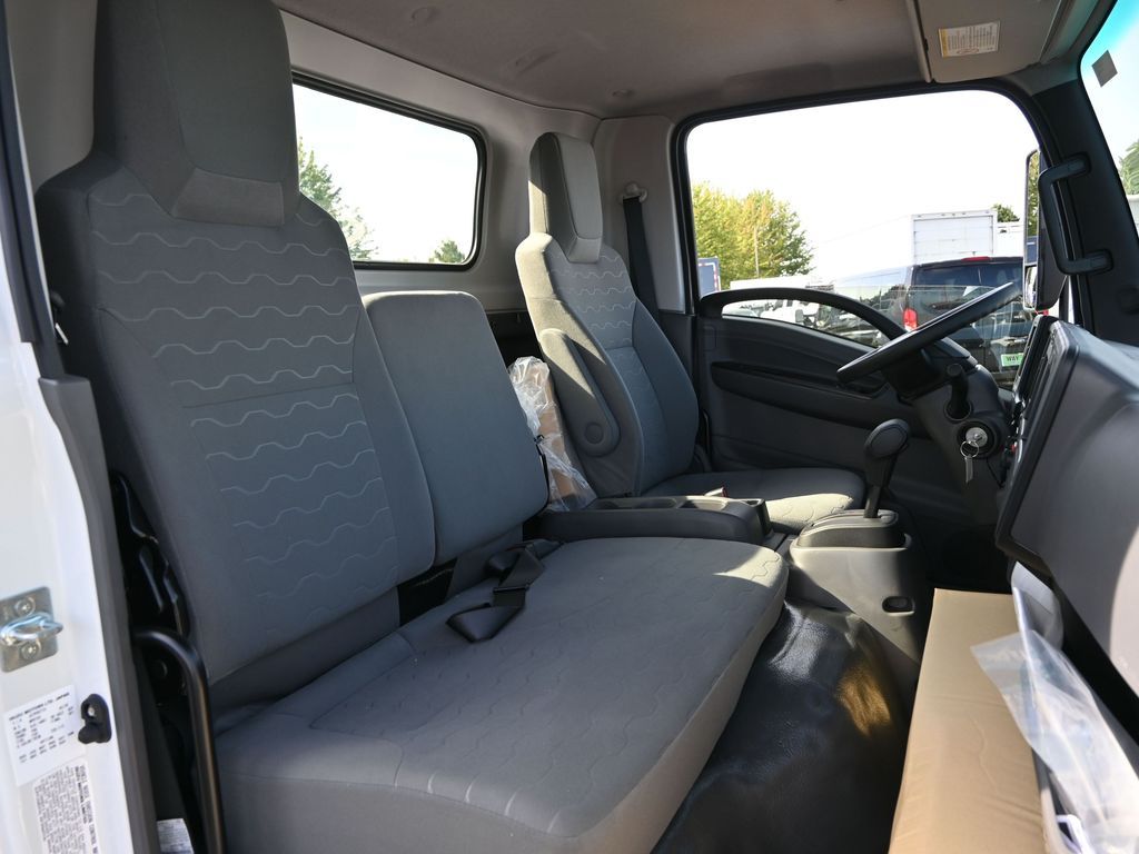 2025 Isuzu NRR 