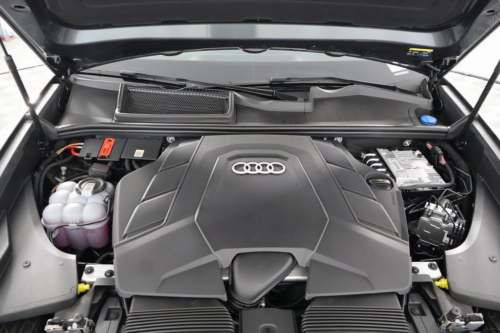 Thumbnail: 2026 Audi Q8 - 9