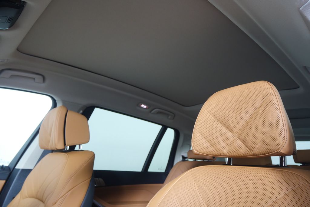 Thumbnail: 2026 BMW X7 - 12