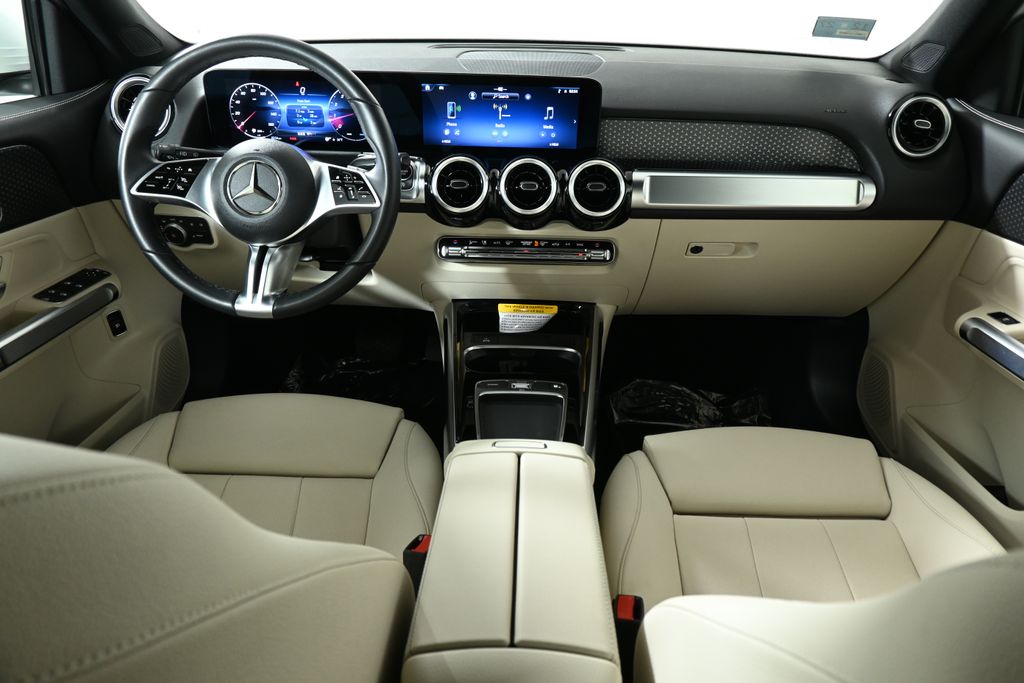 Thumbnail: 2025 Mercedes-Benz GLB - 4