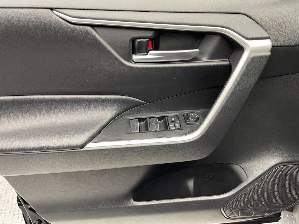 2024 Toyota RAV4 XLE 9