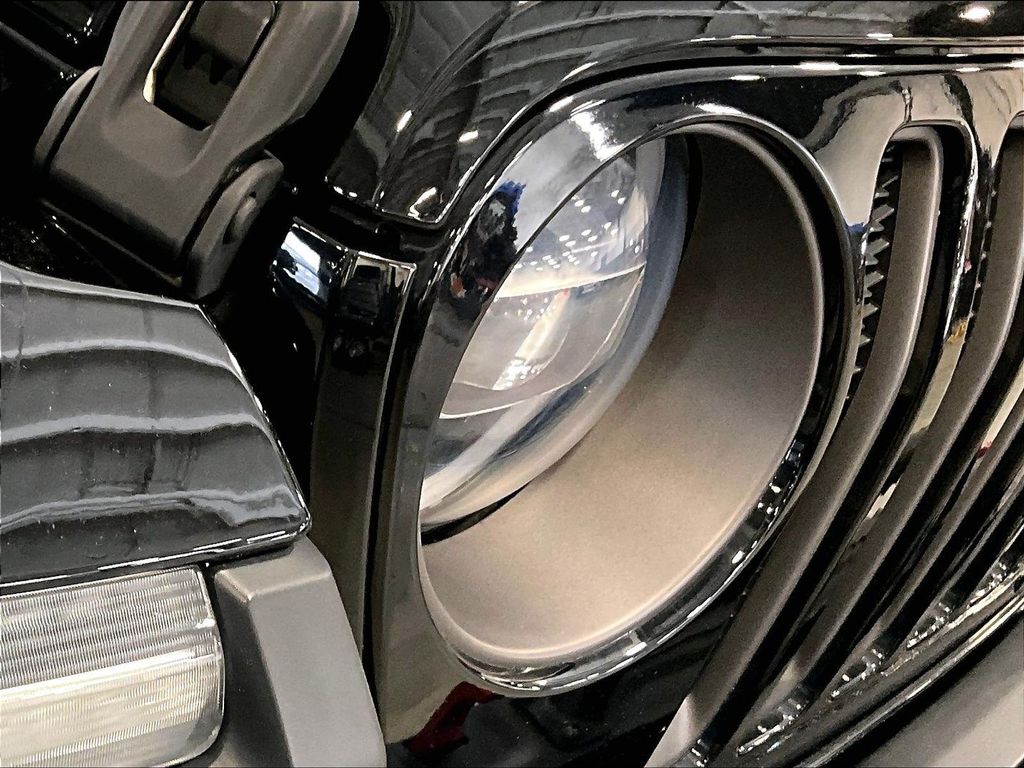 2020 Jeep Wrangler — photo 34