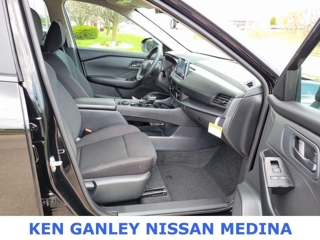 2025 Nissan Rogue S photo