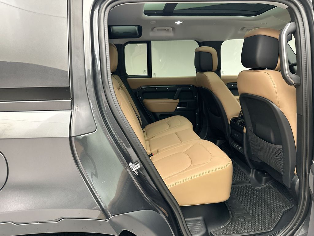 2025 Land Rover Defender 110 6