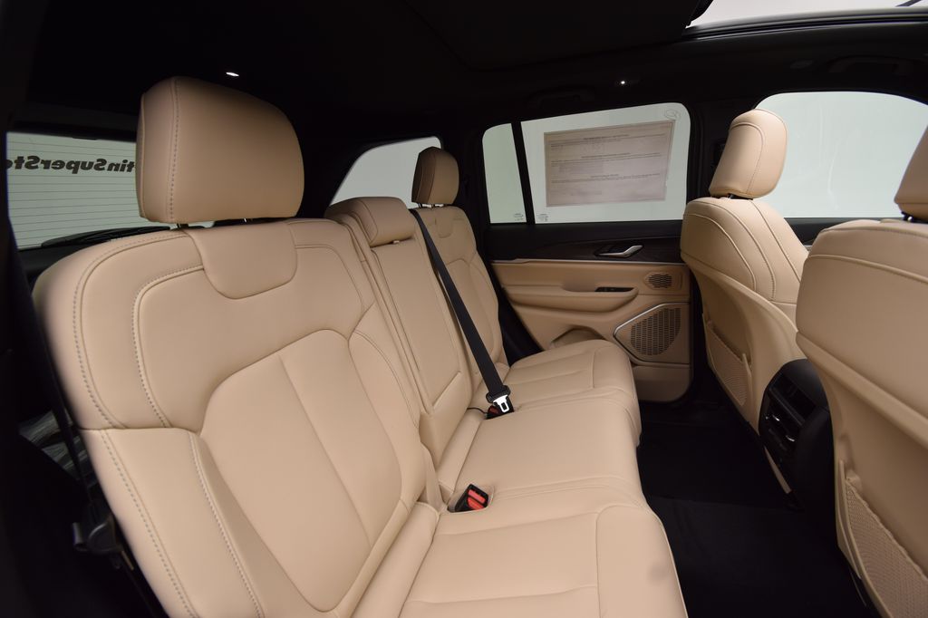 new 2026 Jeep Grand Cherokee car, priced at $48,485