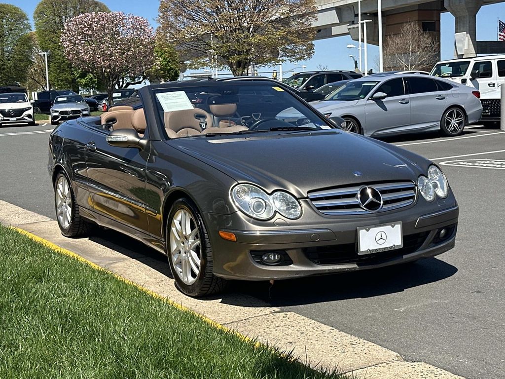 Thumbnail: 2009 Mercedes-Benz CLK - 21