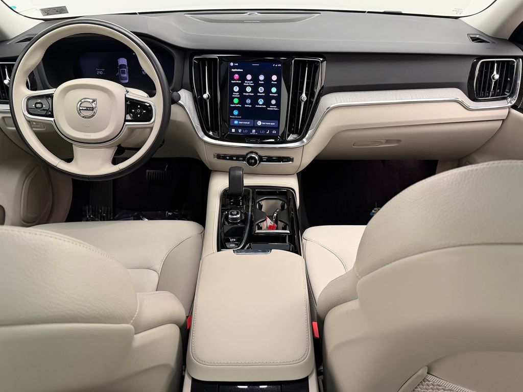 Thumbnail: 2024 Volvo S60 - 17