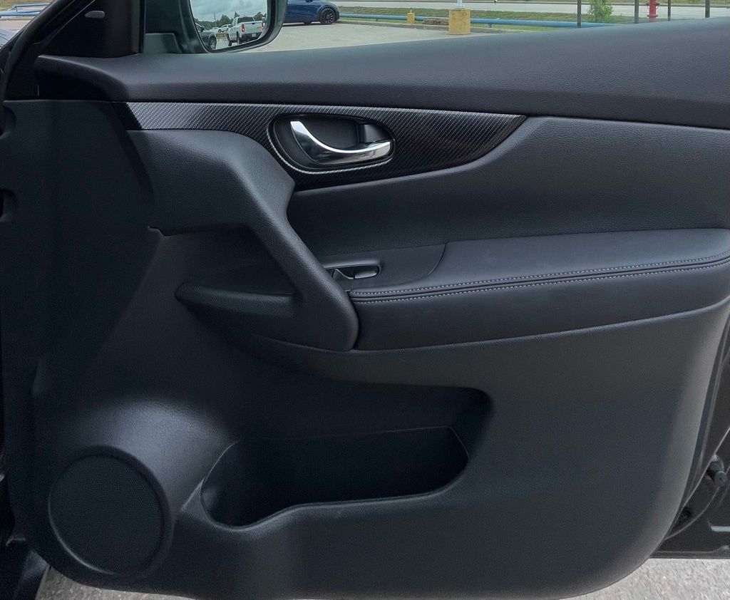 2017 Nissan Rogue SL Black at Autostrade