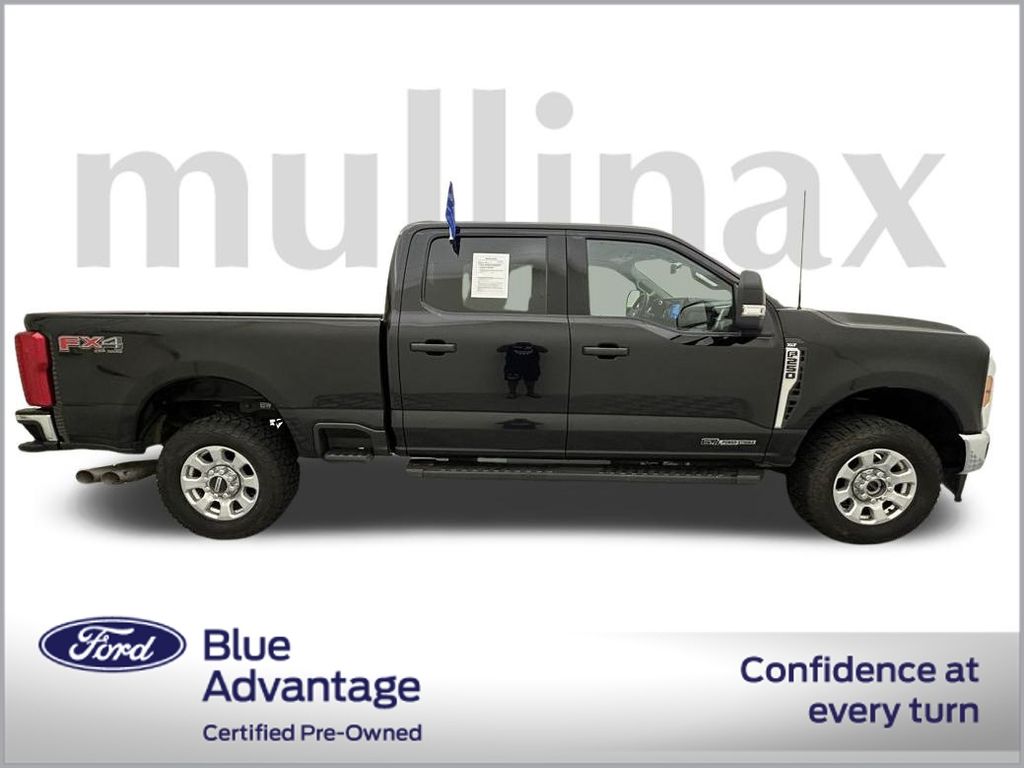 2023 Ford F-250 XLT photo 2