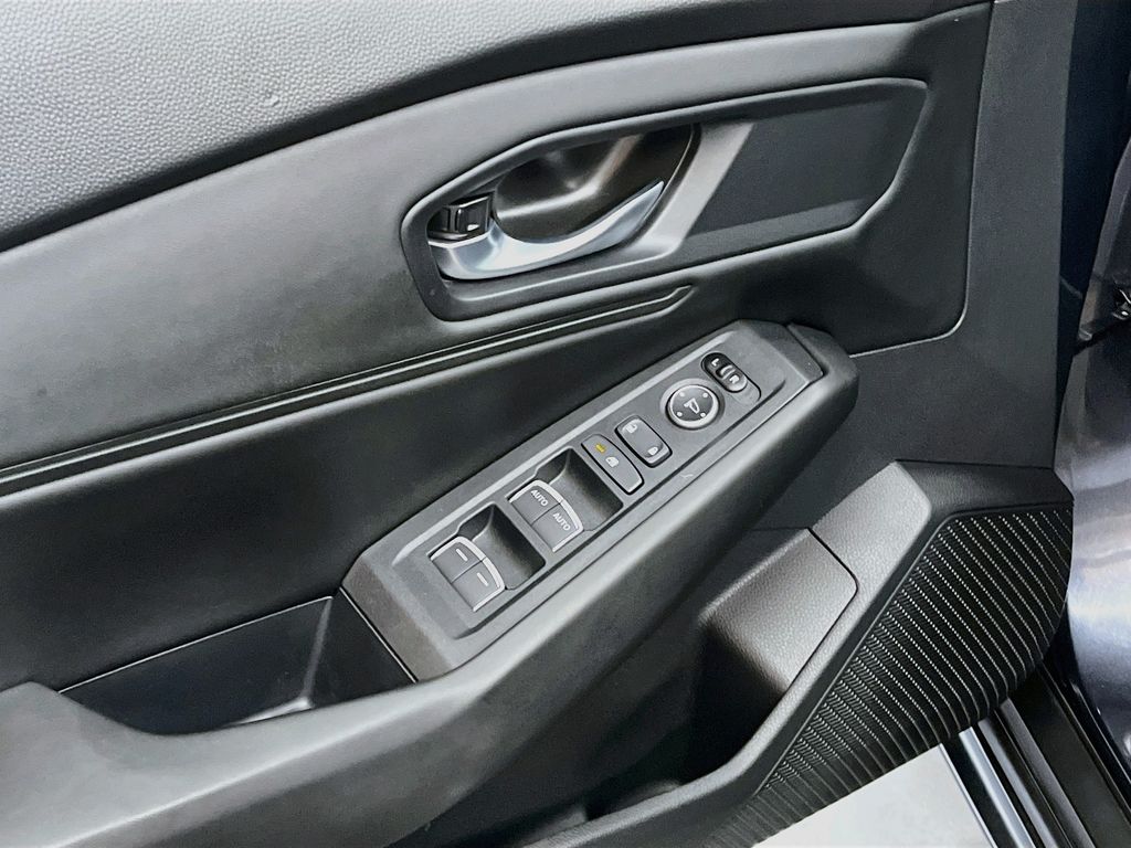 Used 2025 Charcoal Honda SE image 16