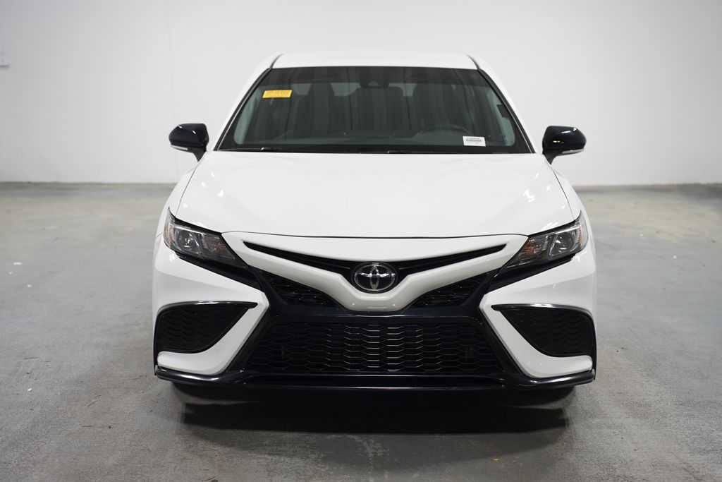 2022 Toyota Camry SE 2