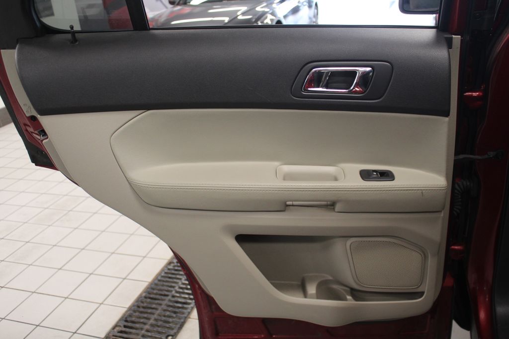 Thumbnail: 2013 Ford Explorer - 21
