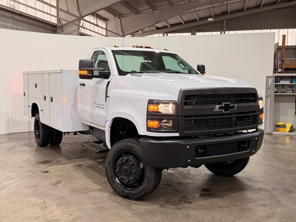 2025 Chevrolet Silverado 5500HD 