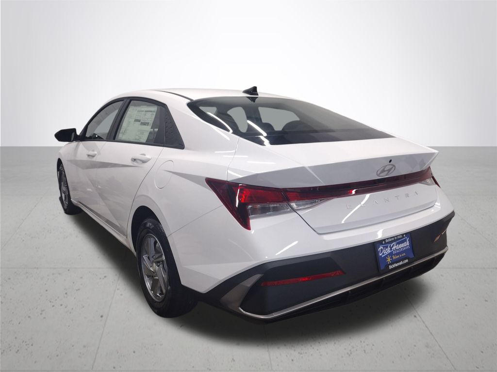 2025 Hyundai Elantra SE