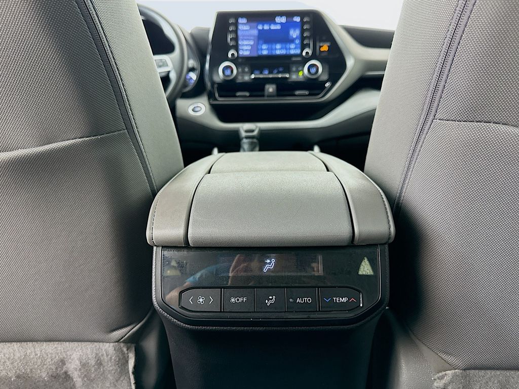 2022 Toyota Highlander L 24