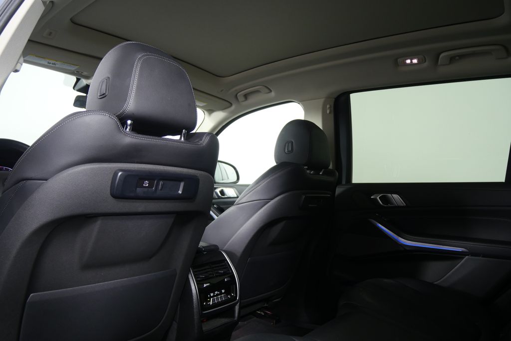 Thumbnail: 2020 BMW X7 - 14