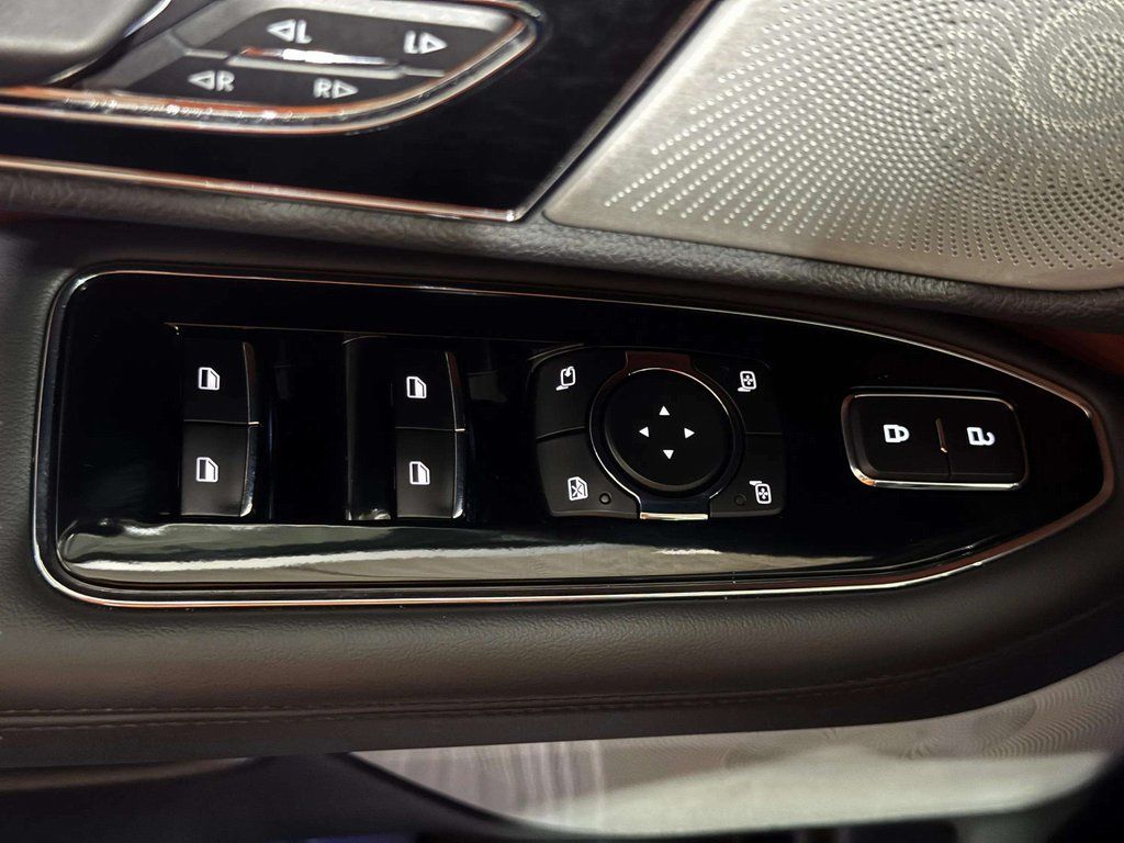 Certified Used 2023 Infinite Black Metallic Clearcoat Lincoln Reserve image 9