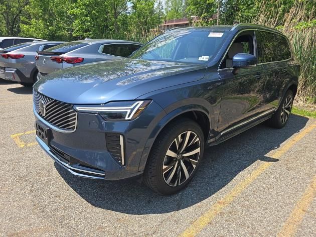 2025 Volvo XC90's photo