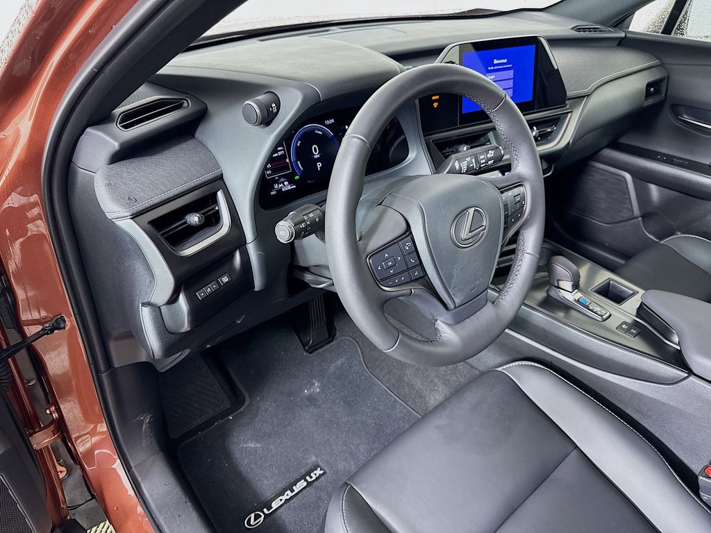 Thumbnail: 2025 Lexus UX - 9