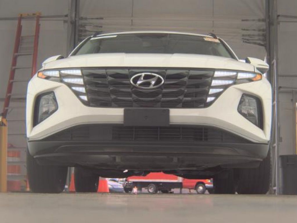 Used 2023 White Hyundai SEL image 4
