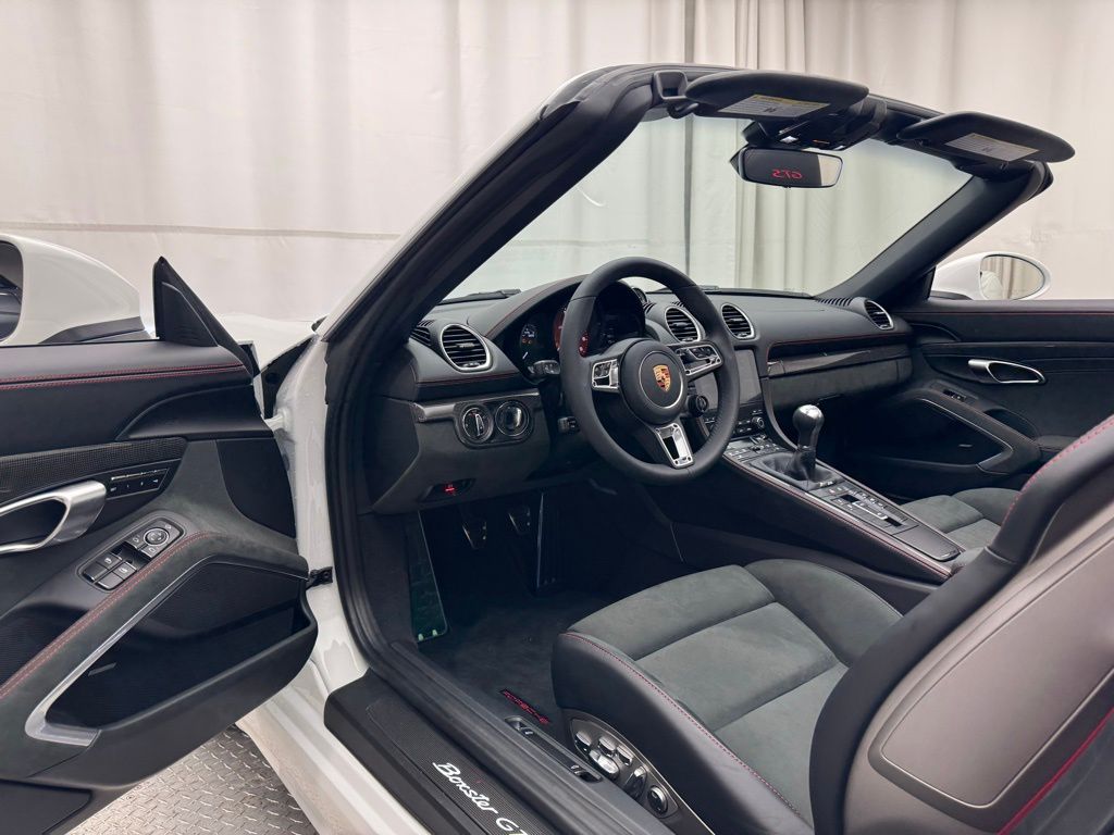 2025 Porsche 718 Boxster GTS 4