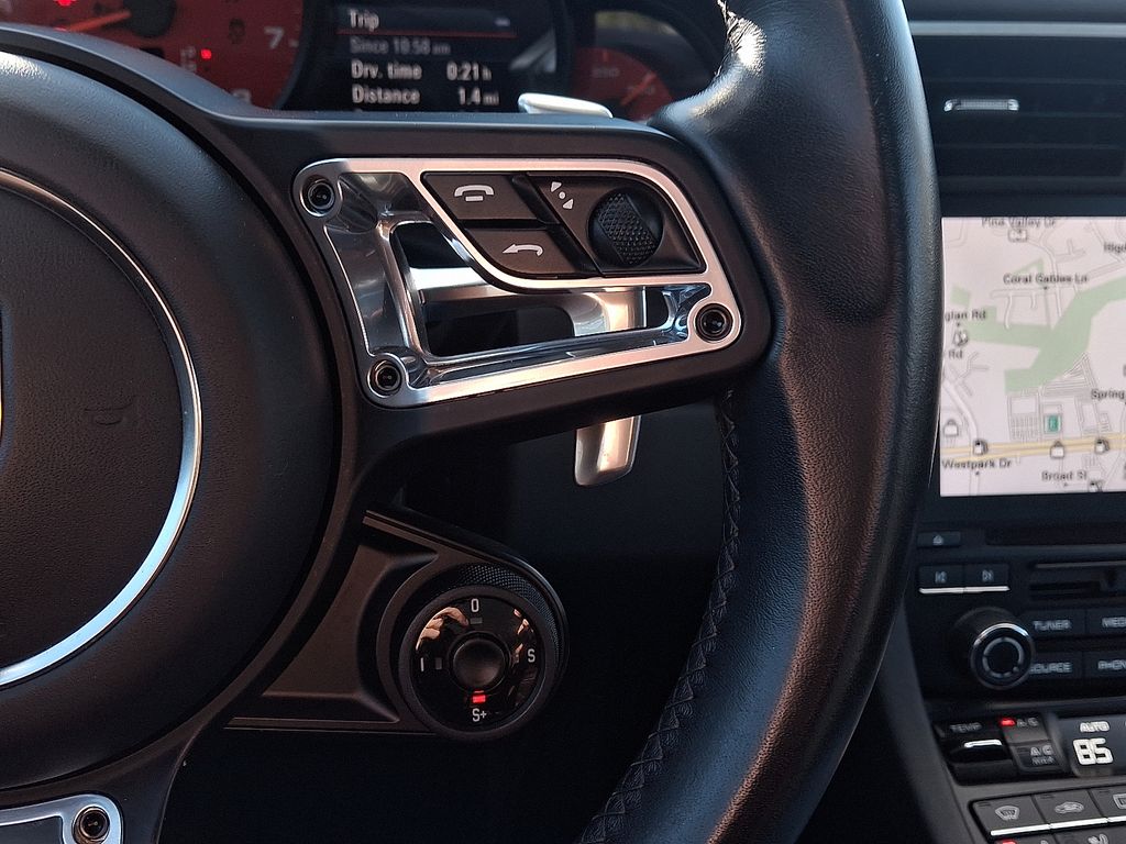 Thumbnail: 2018 Porsche 911 - 22