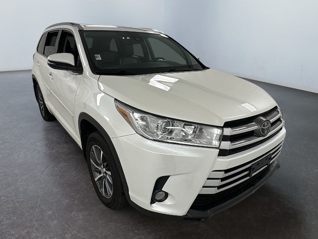 White (Blizzard Pearl) 2018 Toyota Highlander XLE AWD SUV / Crossover All-Wheel Drive 8-Speed Automatic