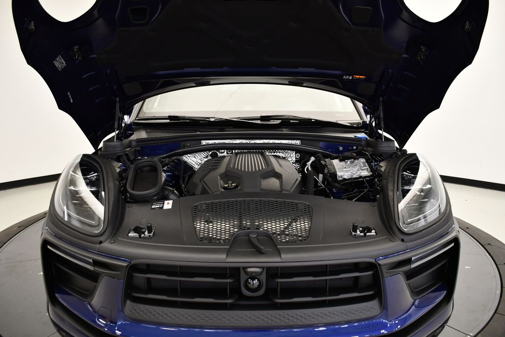 Thumbnail: 2026 Porsche Macan - 13