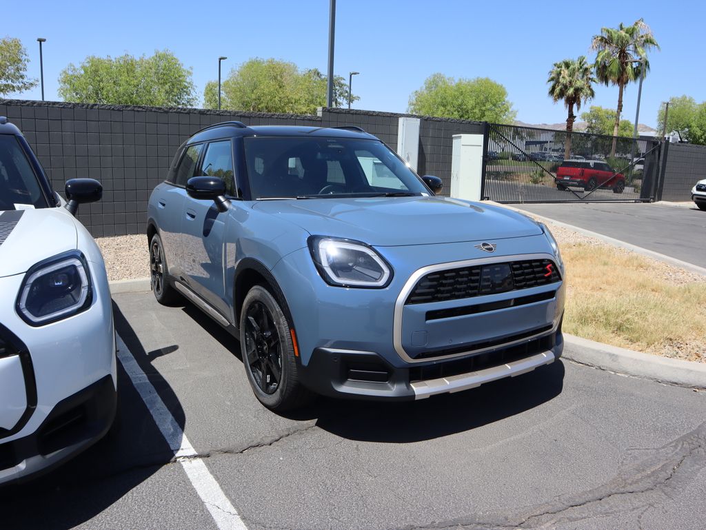 Thumbnail: 2027 MINI Cooper Countryman - 3