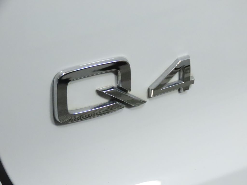 Thumbnail: 2023 Audi Q4 e-tron - 9